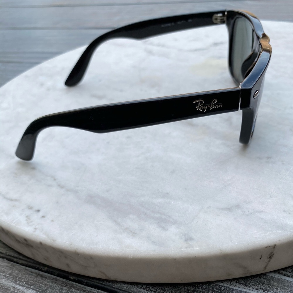 Black Ray-Ban Wayfarer Square Iconic Sunglasses - Picture 5 of 8